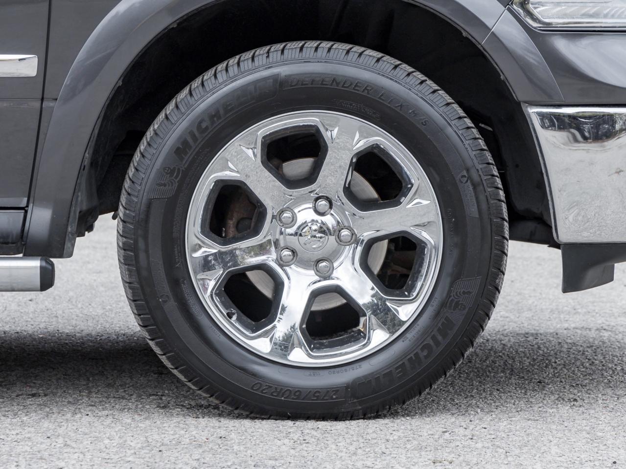 2017 RAM 1500 4WD Crew Cab 140.5 Laramie, NO ACCIDENT, LEATHER, Photo3