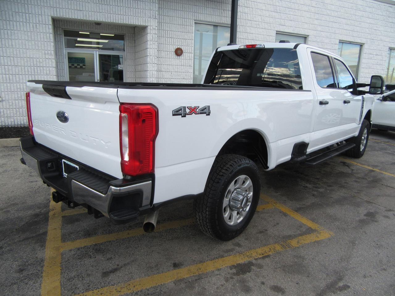 2024 Ford F-250 CREW CAB 4X4 XLT PKG 8 FT LONG BOX Photo2