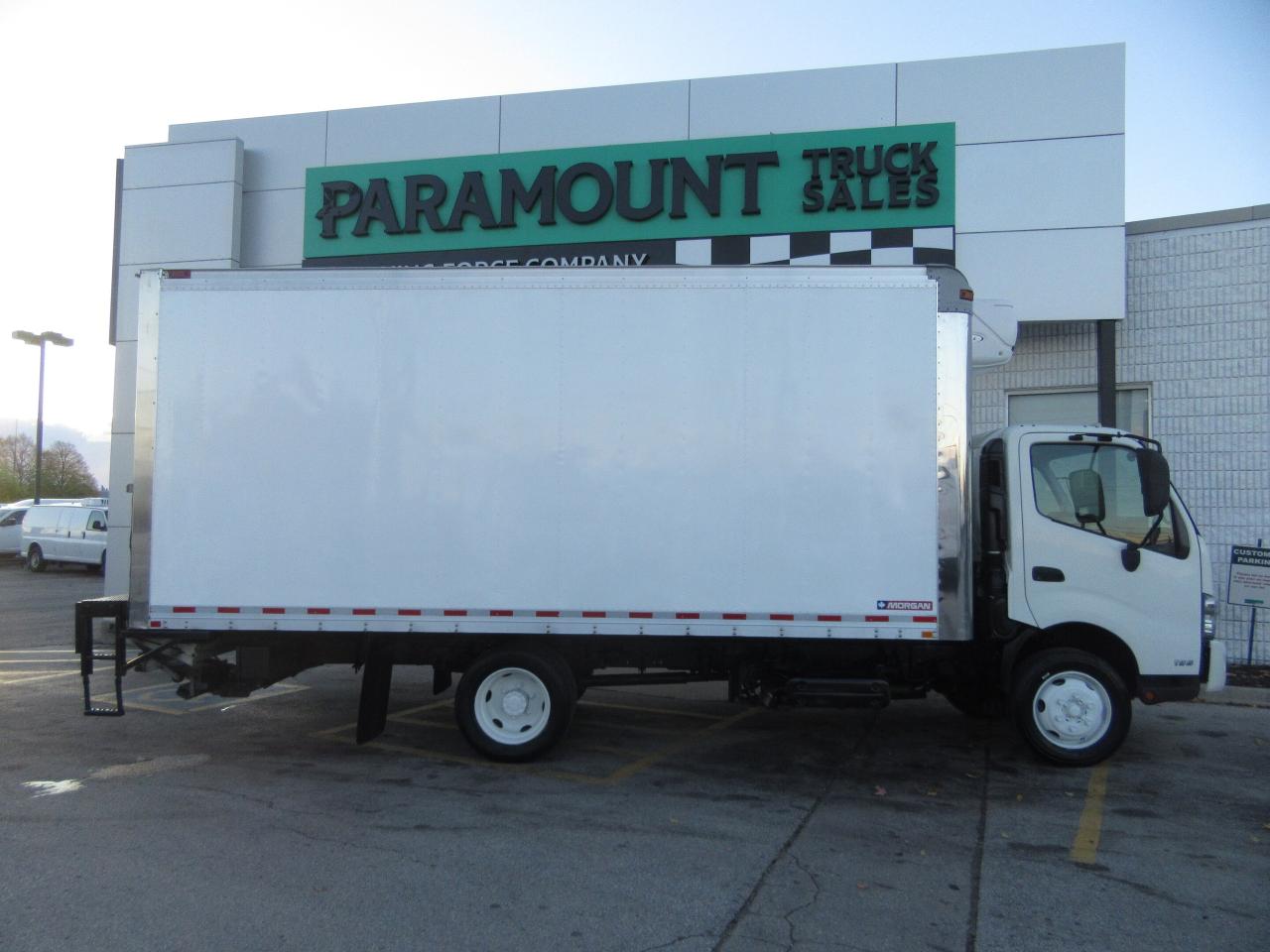 2016 Hino 195 18FT BOX LOW TEMP REEFER POWER LIFTGATE Photo