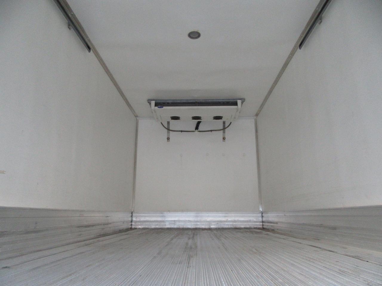 2016 Hino 195 18FT BOX LOW TEMP REEFER POWER LIFTGATE Photo