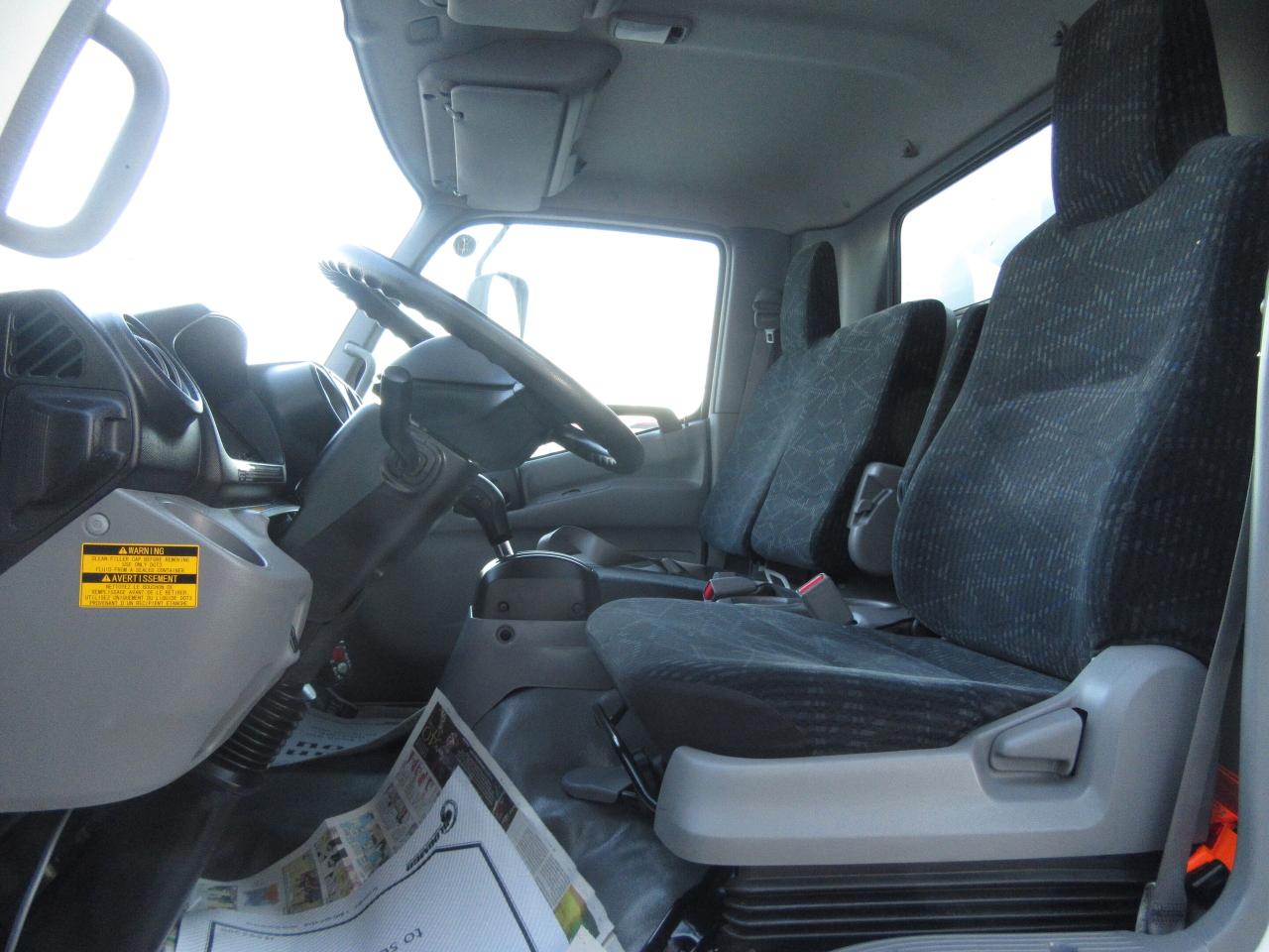 2016 Hino 195 18FT BOX LOW TEMP REEFER POWER LIFTGATE Photo