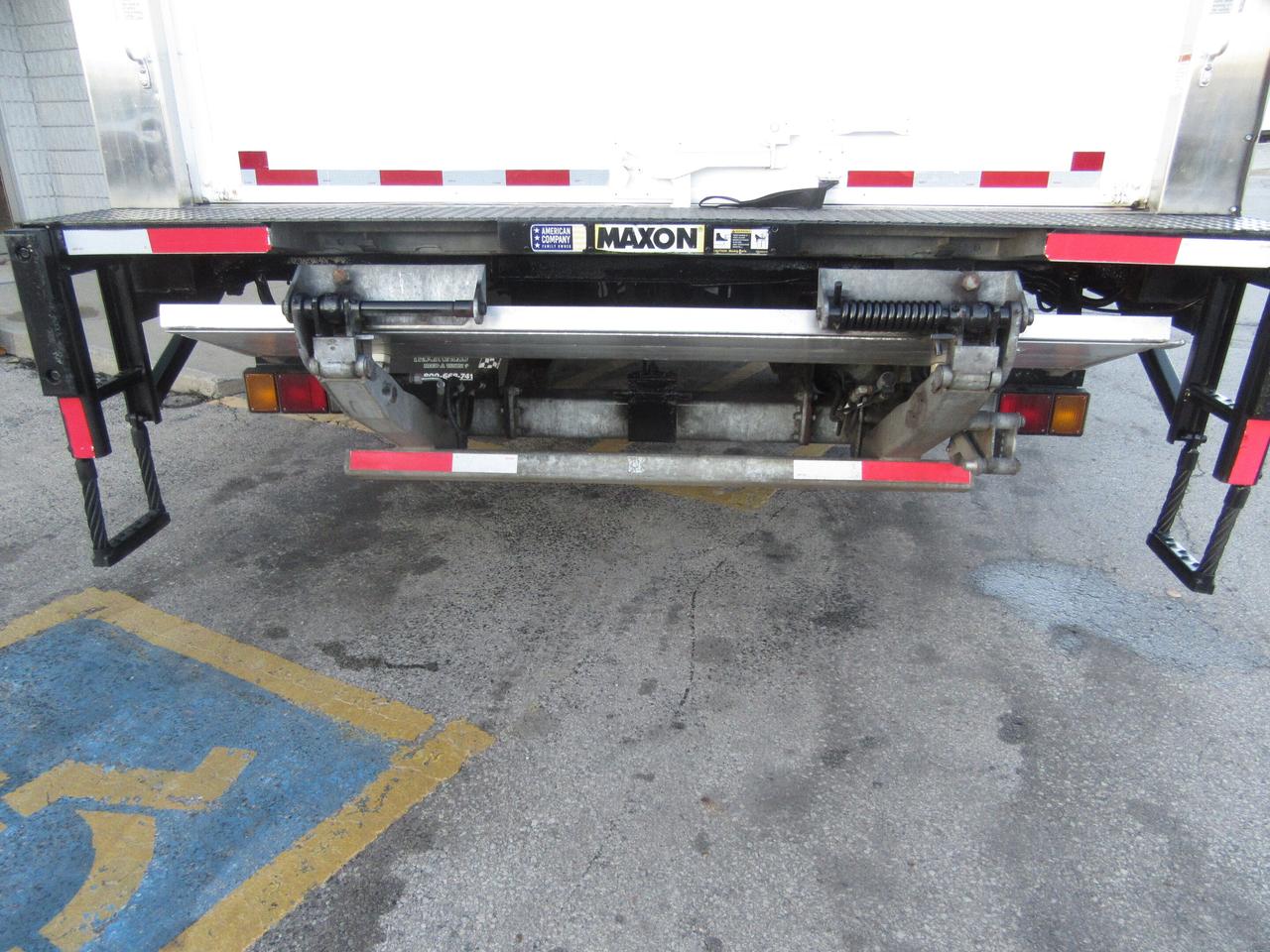2016 Hino 195 18FT BOX LOW TEMP REEFER POWER LIFTGATE Photo