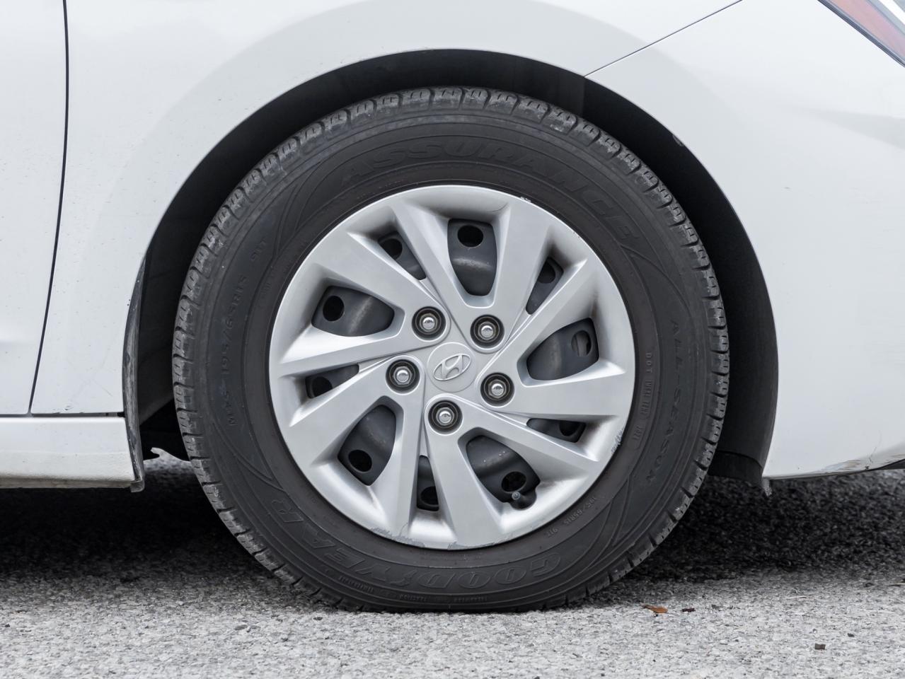 2019 Hyundai Elantra SE-Dealer Serviced-NO Accidents-Rear Cam-Heated Se Photo