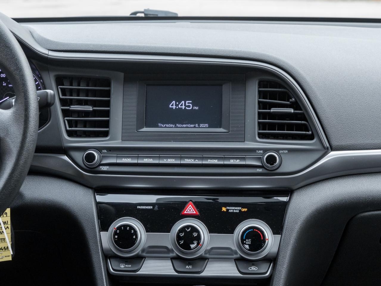 2019 Hyundai Elantra SE-Dealer Serviced-NO Accidents-Rear Cam-Heated Se Photo