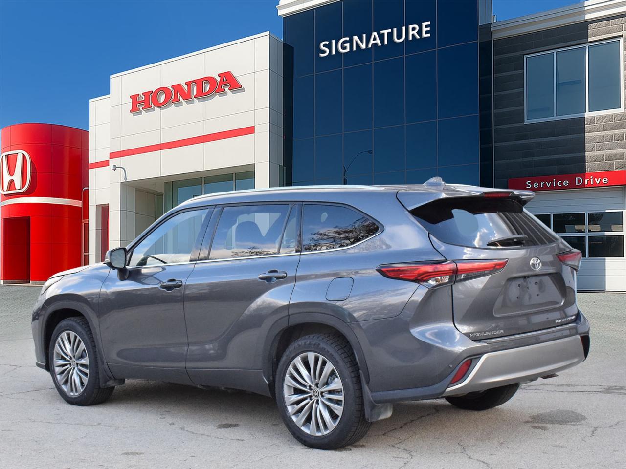 2023 Toyota Highlander LIMITED  Photo3