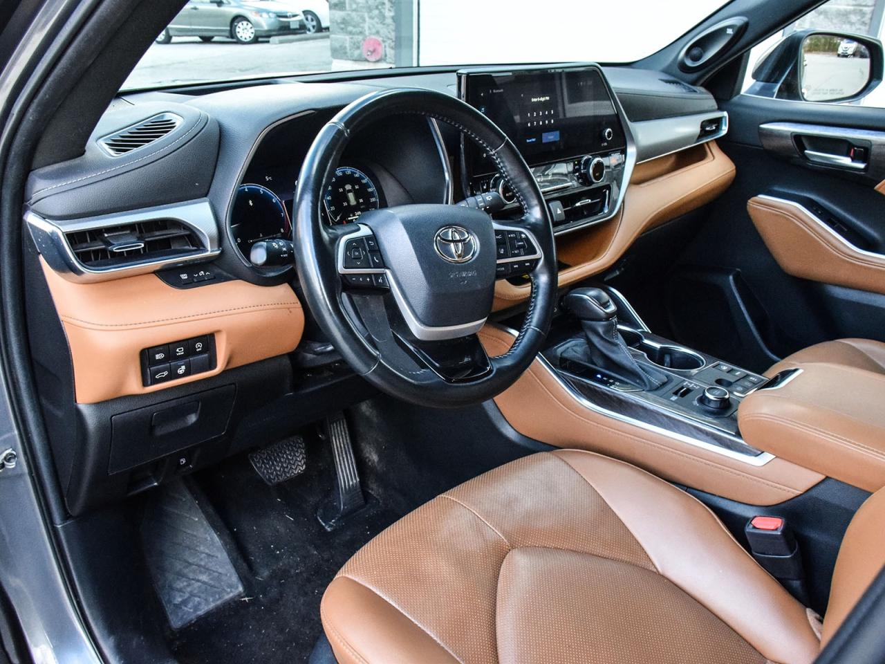 2023 Toyota Highlander LIMITED  Photo