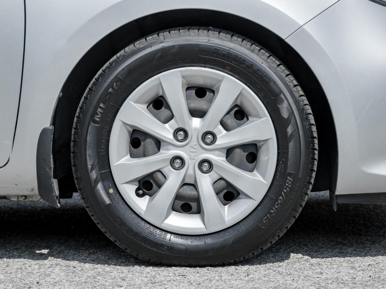 2016 Kia Rio HB Auto EX Photo3