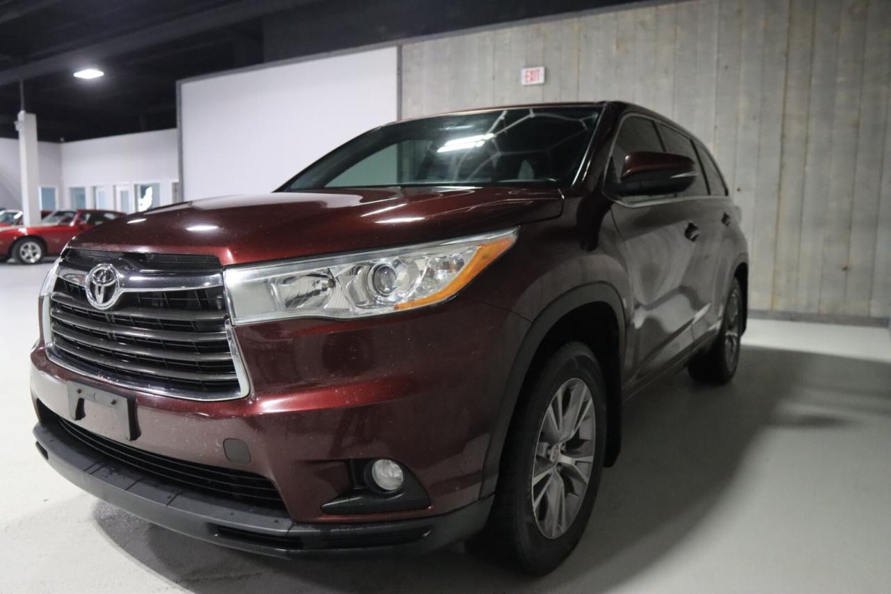 2014 Toyota Highlander AWD LE  7- PASSENGER  NO ACCIDENTS  WINTER TIRES Photo2