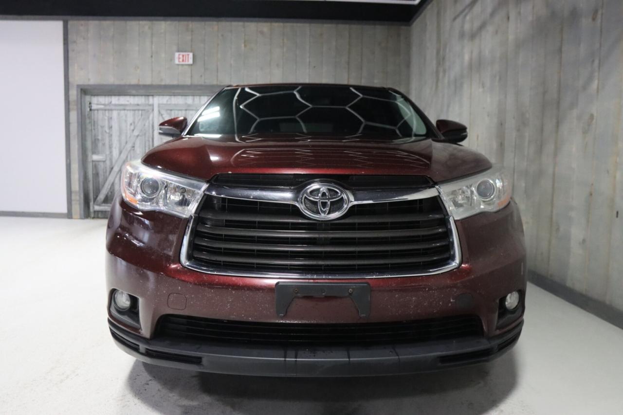 2014 Toyota Highlander AWD LE  7- PASSENGER  NO ACCIDENTS  WINTER TIRES Photo3