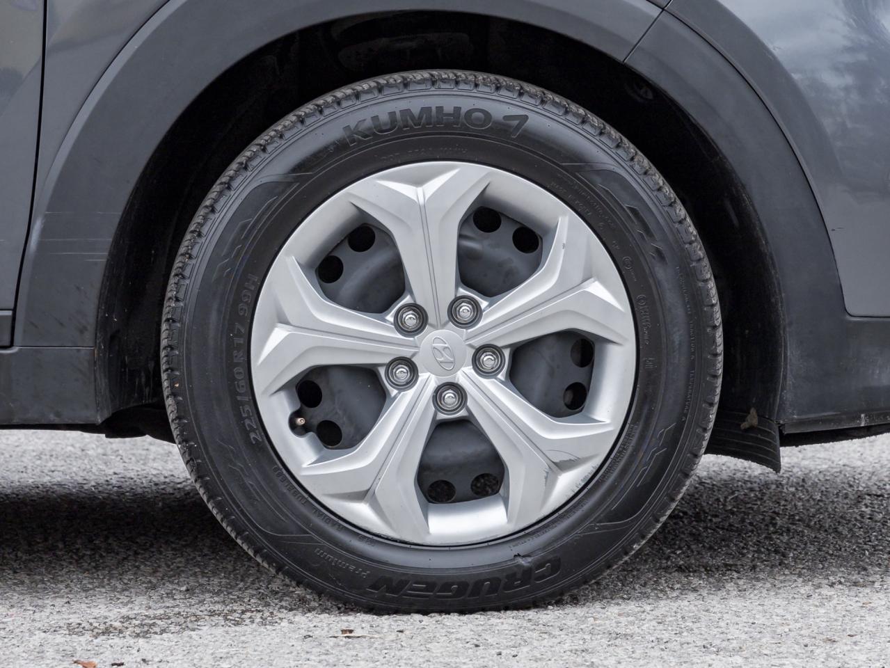 2017 Hyundai Tucson FWD 4DR 2.0L Photo3