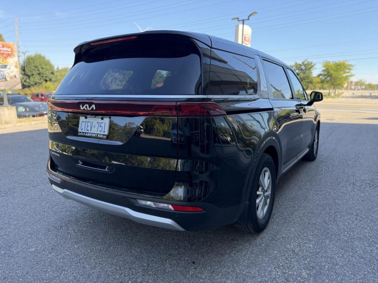 2023 Kia Carnival LX FWD Photo3