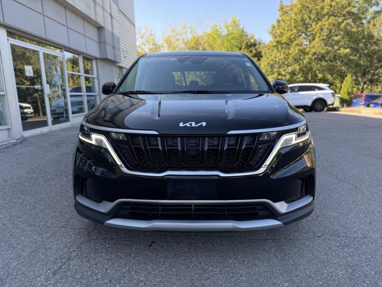 2023 Kia Carnival LX FWD Photo2