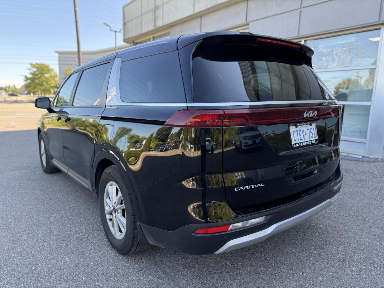 2023 Kia Carnival LX FWD Photo4