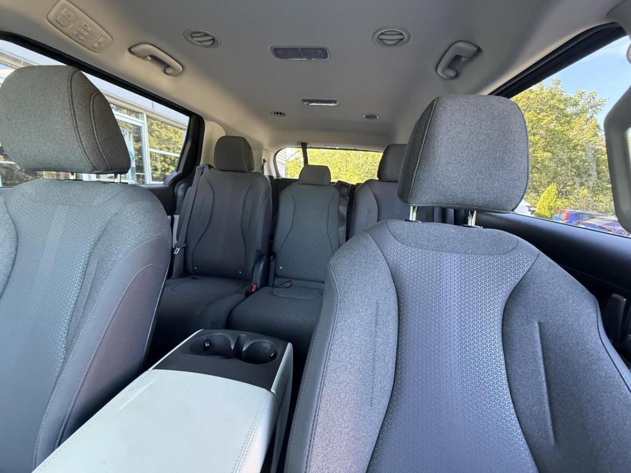 2023 Kia Carnival LX FWD Photo