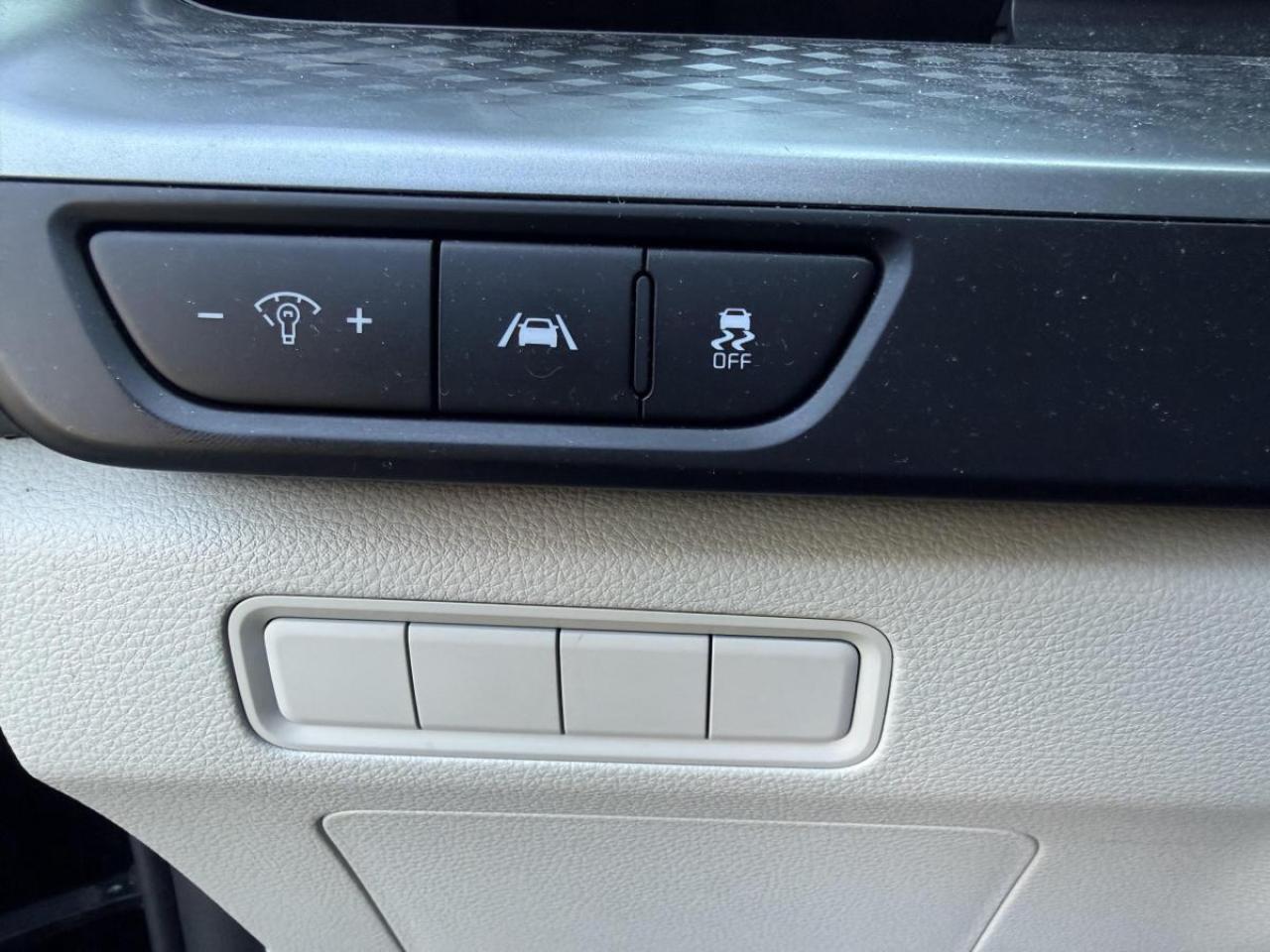 2023 Kia Carnival LX FWD Photo