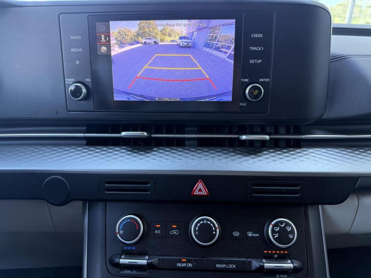 2023 Kia Carnival LX FWD Photo