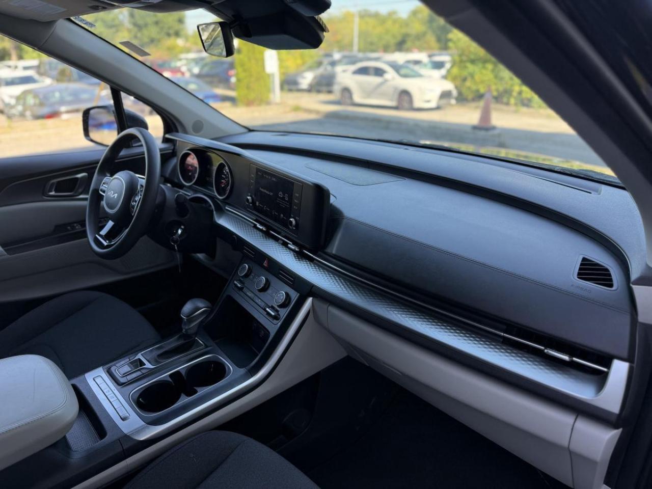 2023 Kia Carnival LX FWD Photo