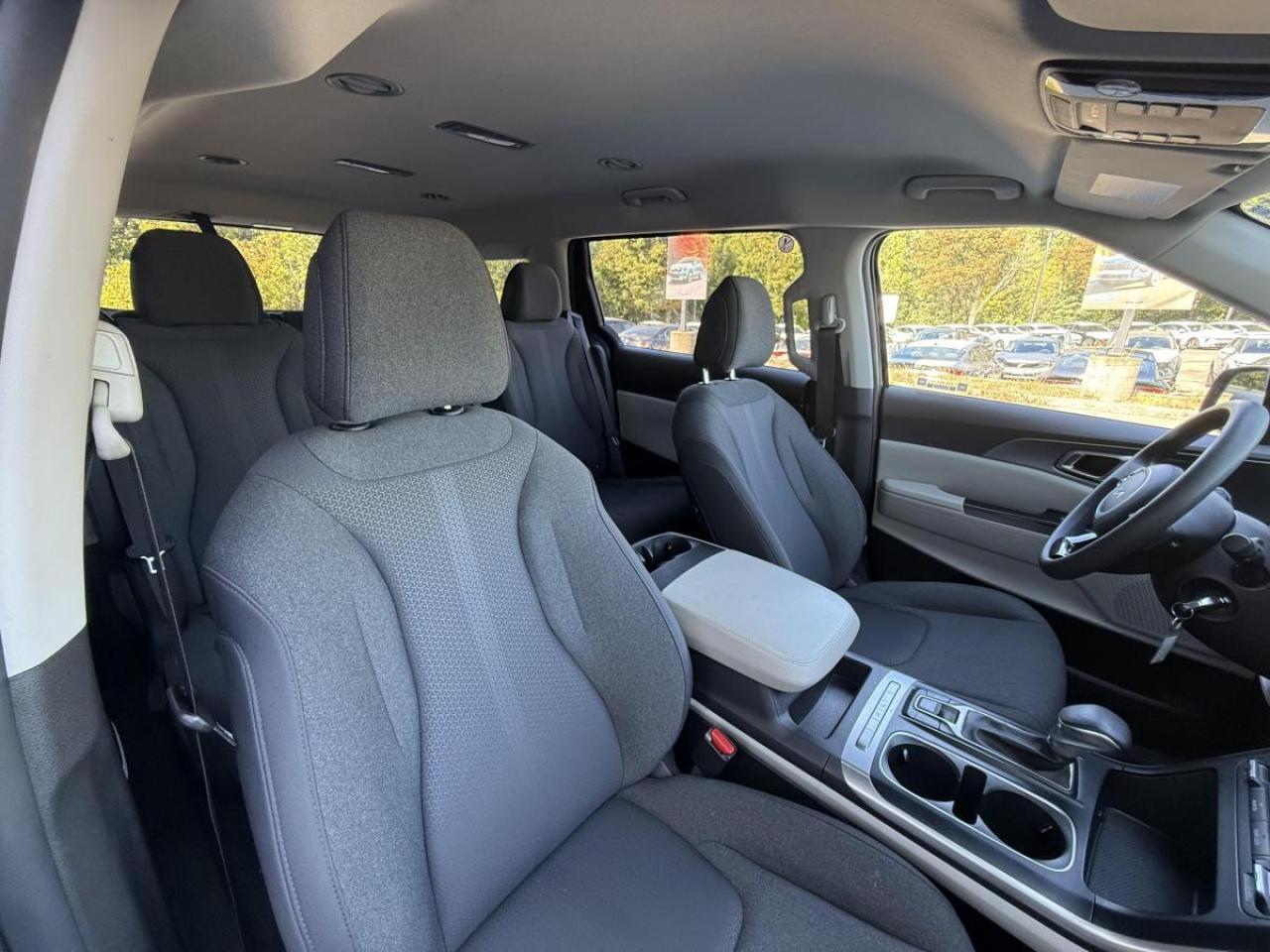 2023 Kia Carnival LX FWD Photo