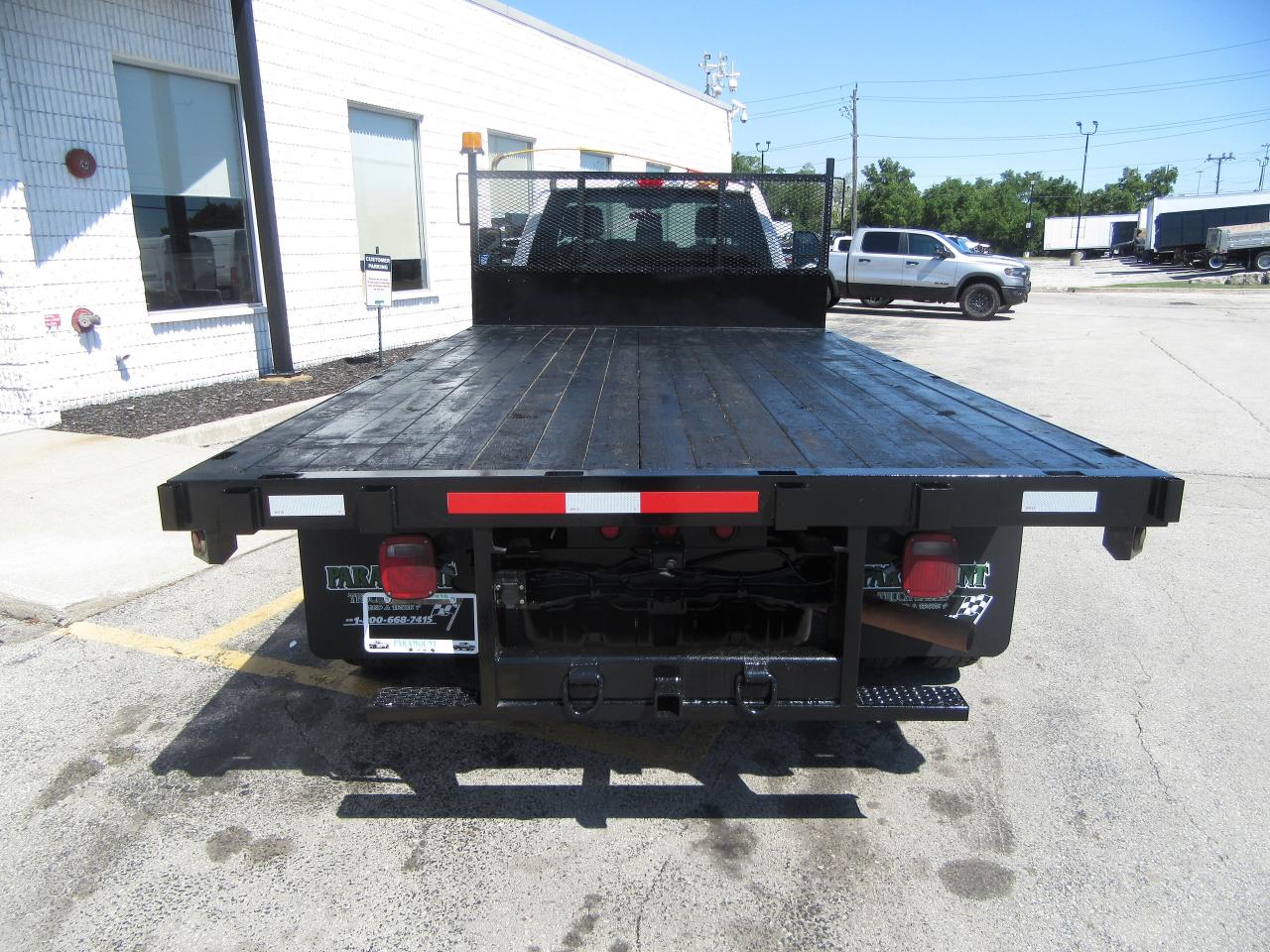 2023 Ford F-550 DIESEL 4X4 WITH 14 FT FLAT DECK/TOW PKG Photo3