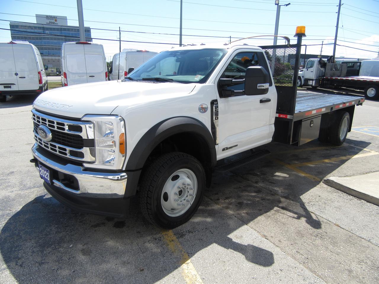 2023 Ford F-550 DIESEL 4X4 WITH 14 FT FLAT DECK/TOW PKG Photo4