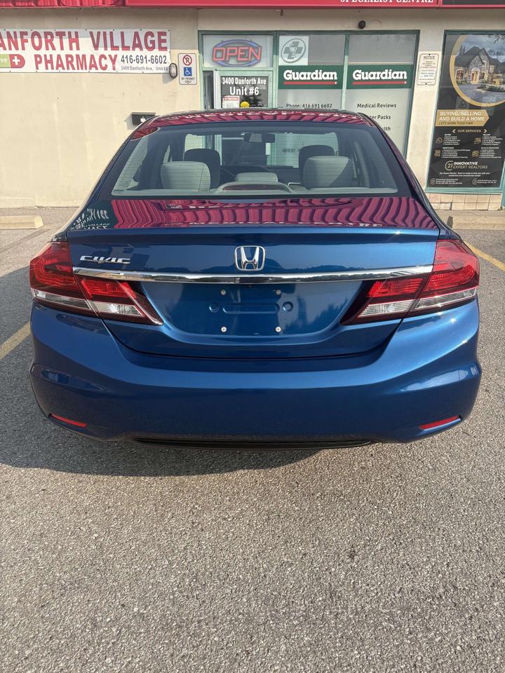 2015 Honda Civic 4dr Auto LX Photo