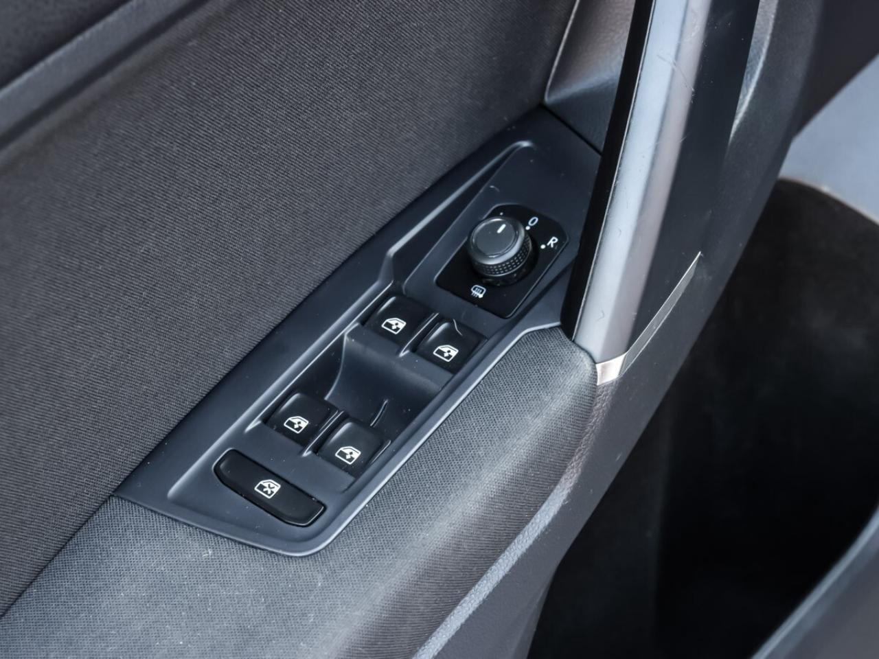 2018 Volkswagen Tiguan AWD - Dealer Serviced-Heated Seats-Rearview Camera Photo