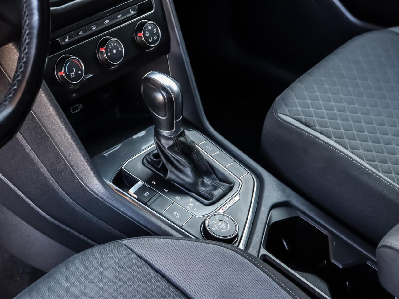 2018 Volkswagen Tiguan AWD - Dealer Serviced-Heated Seats-Rearview Camera Photo