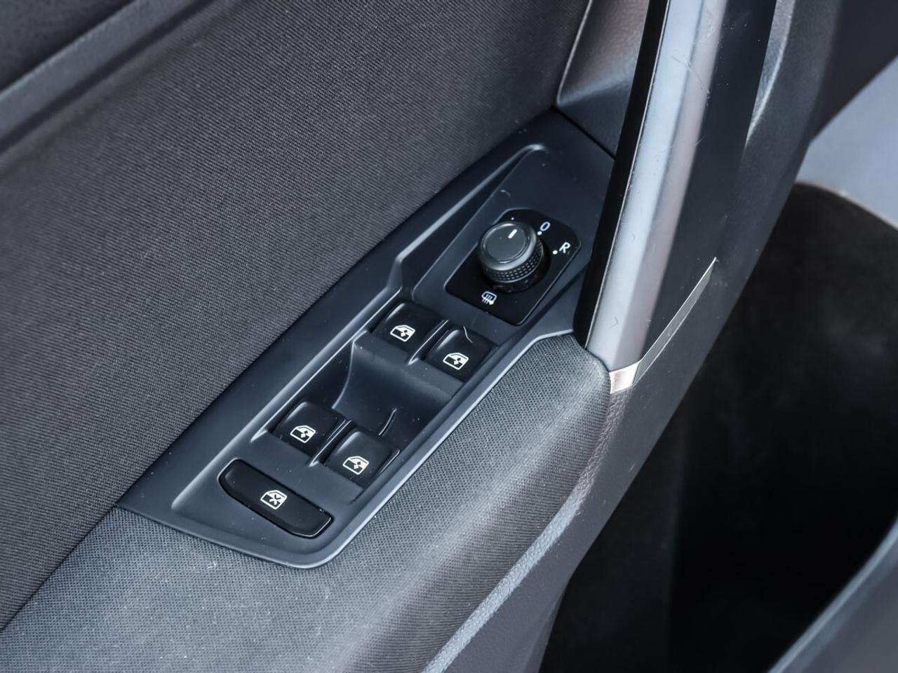 2018 Volkswagen Tiguan AWD - Dealer Serviced-Heated Seats-Rearview Camera Photo