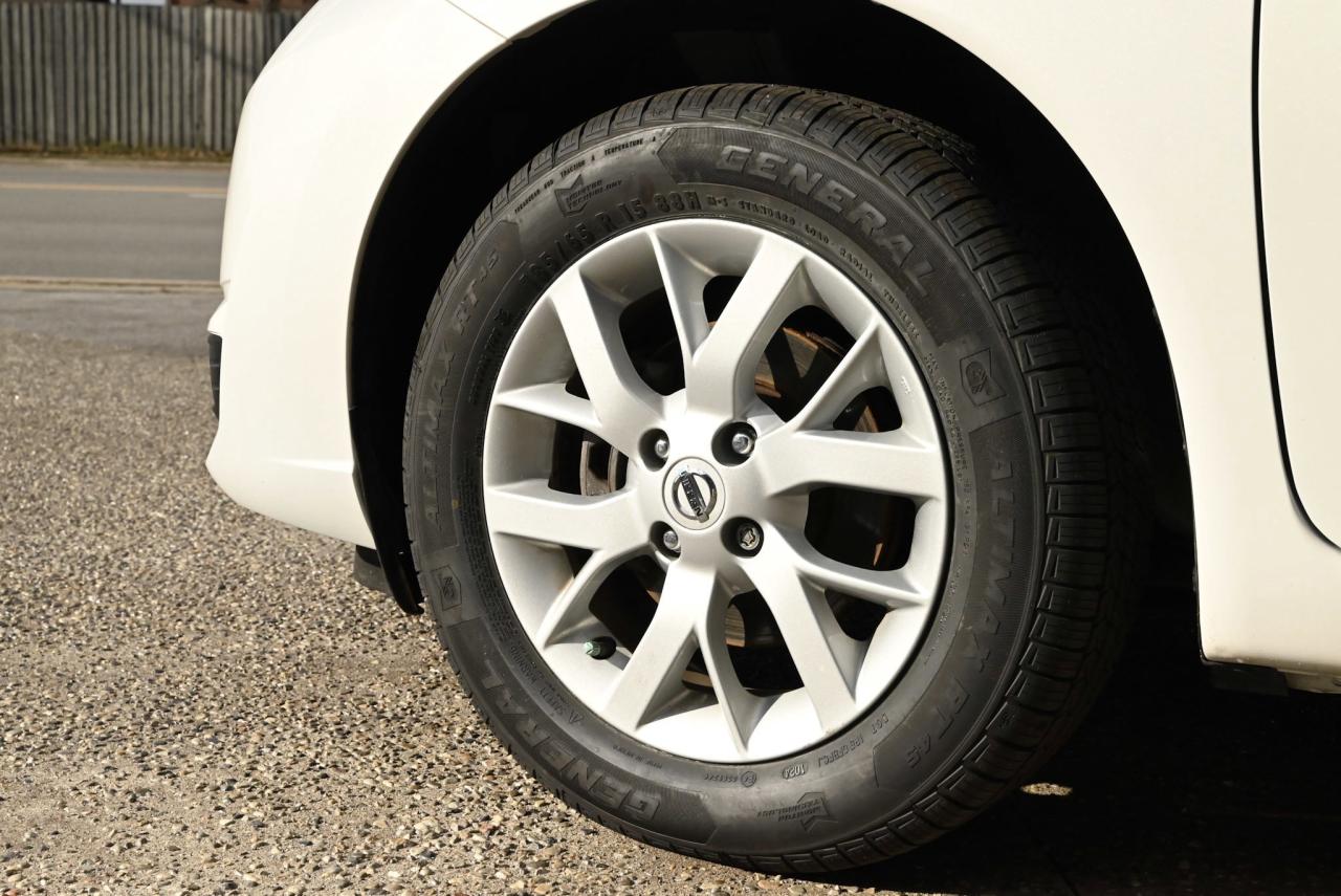 2019 Nissan Versa Note SV Pkg/ Power Options/ Keyless Entry/ Alloy wheels Photo4