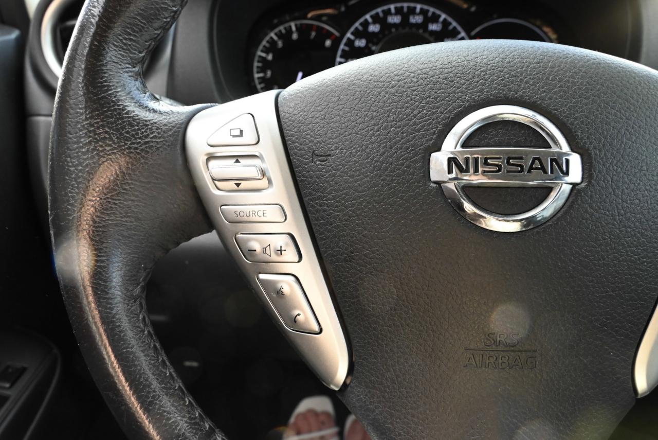 2019 Nissan Versa Note SV Pkg/ Power Options/ Keyless Entry/ Alloy wheels Photo