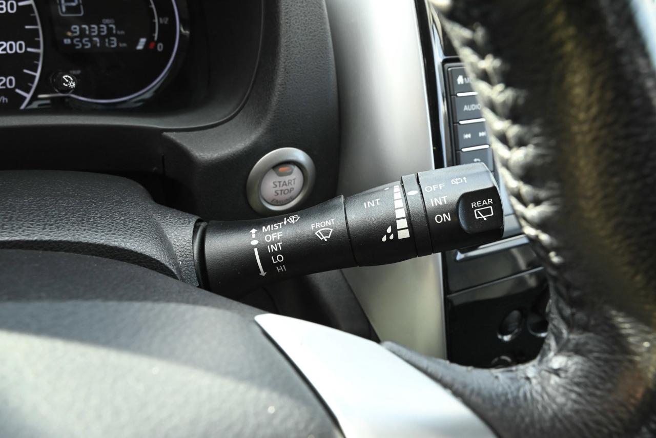 2019 Nissan Versa Note SV Pkg/ Power Options/ Keyless Entry/ Alloy wheels Photo