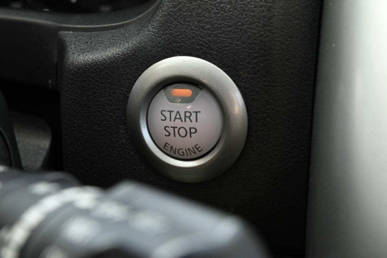 2019 Nissan Versa Note SV Pkg/ Power Options/ Keyless Entry/ Alloy wheels Photo