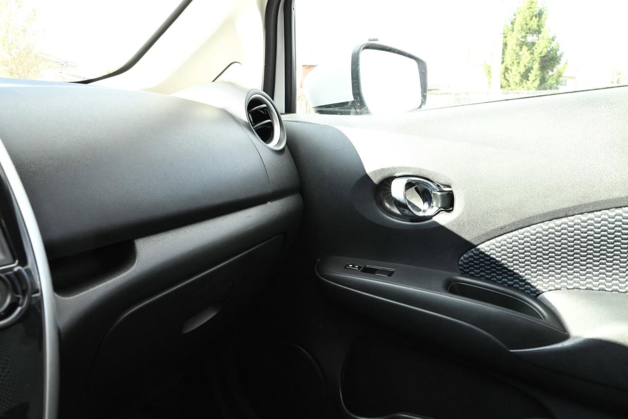 2019 Nissan Versa Note SV Pkg/ Power Options/ Keyless Entry/ Alloy wheels Photo