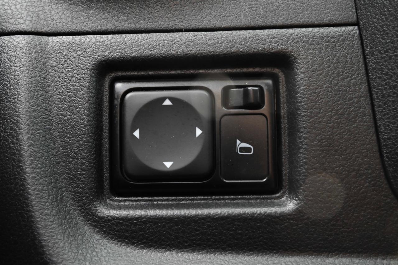 2019 Nissan Versa Note SV Pkg/ Power Options/ Keyless Entry/ Alloy wheels Photo