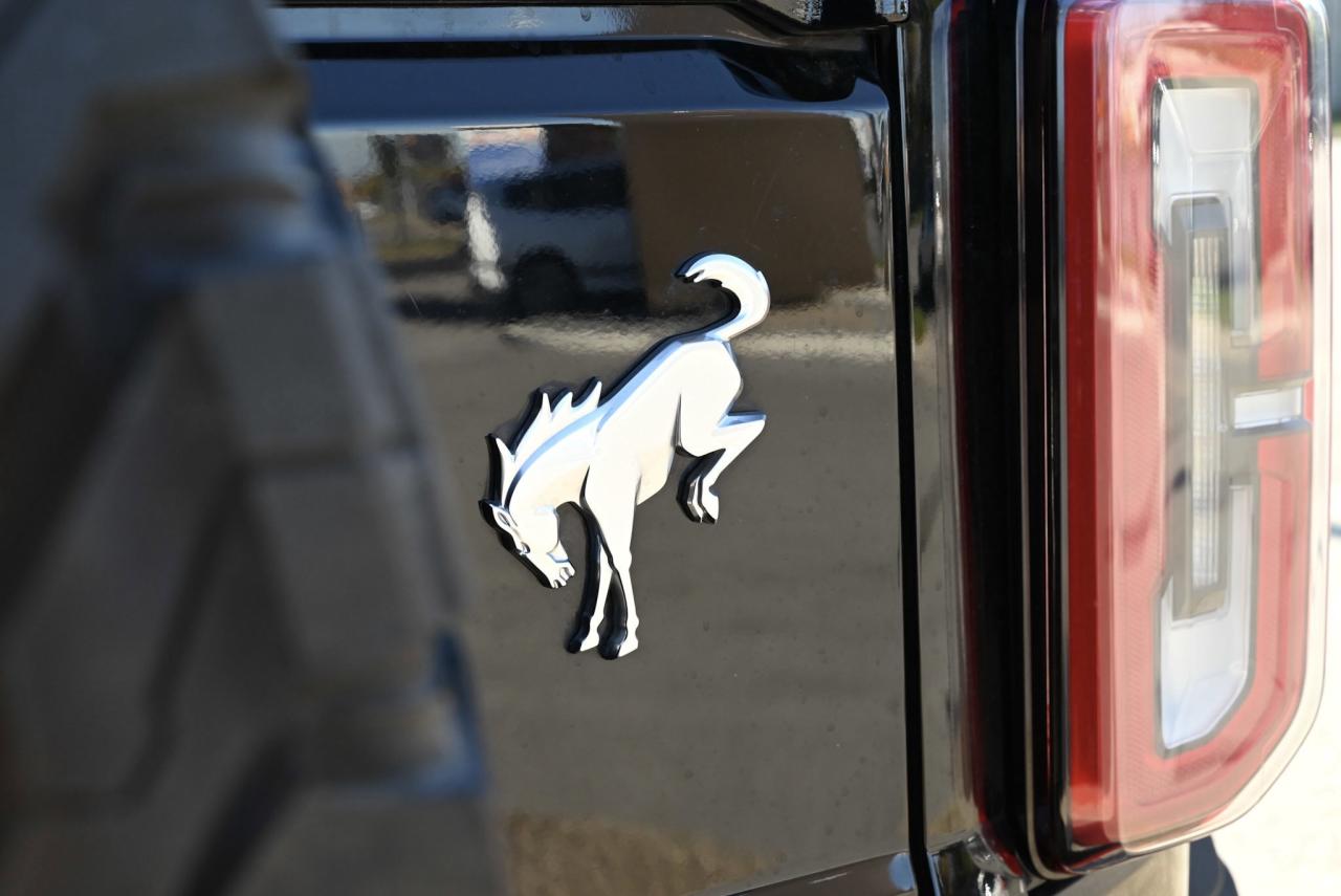 2022 Ford Bronco Badlands RARE 6 SPEED MANUAL Photo