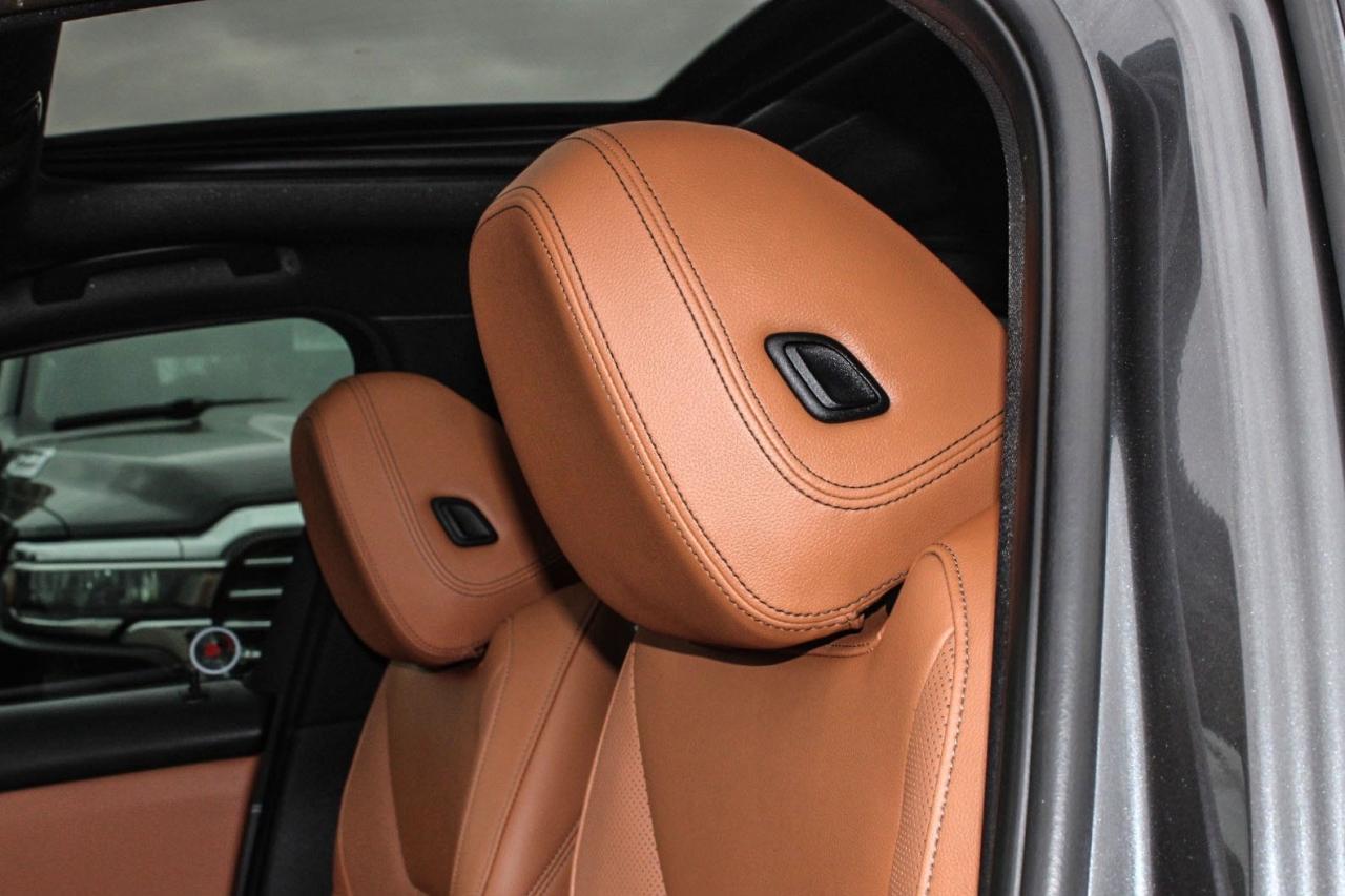 2022 BMW 3 Series 330i xDrive  BkpCam HtdSeats Gps Photo