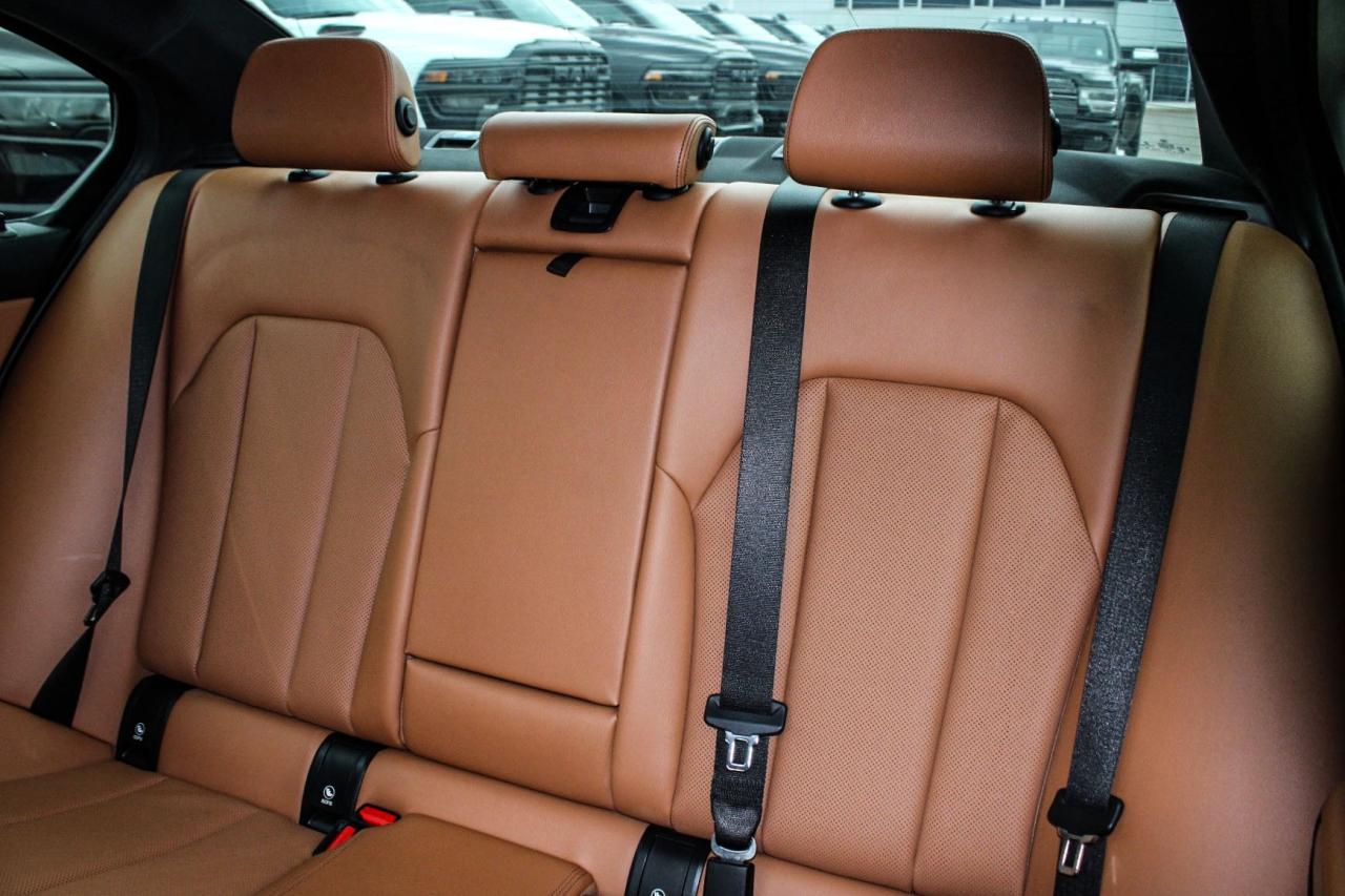 2022 BMW 3 Series 330i xDrive  BkpCam HtdSeats Gps Photo