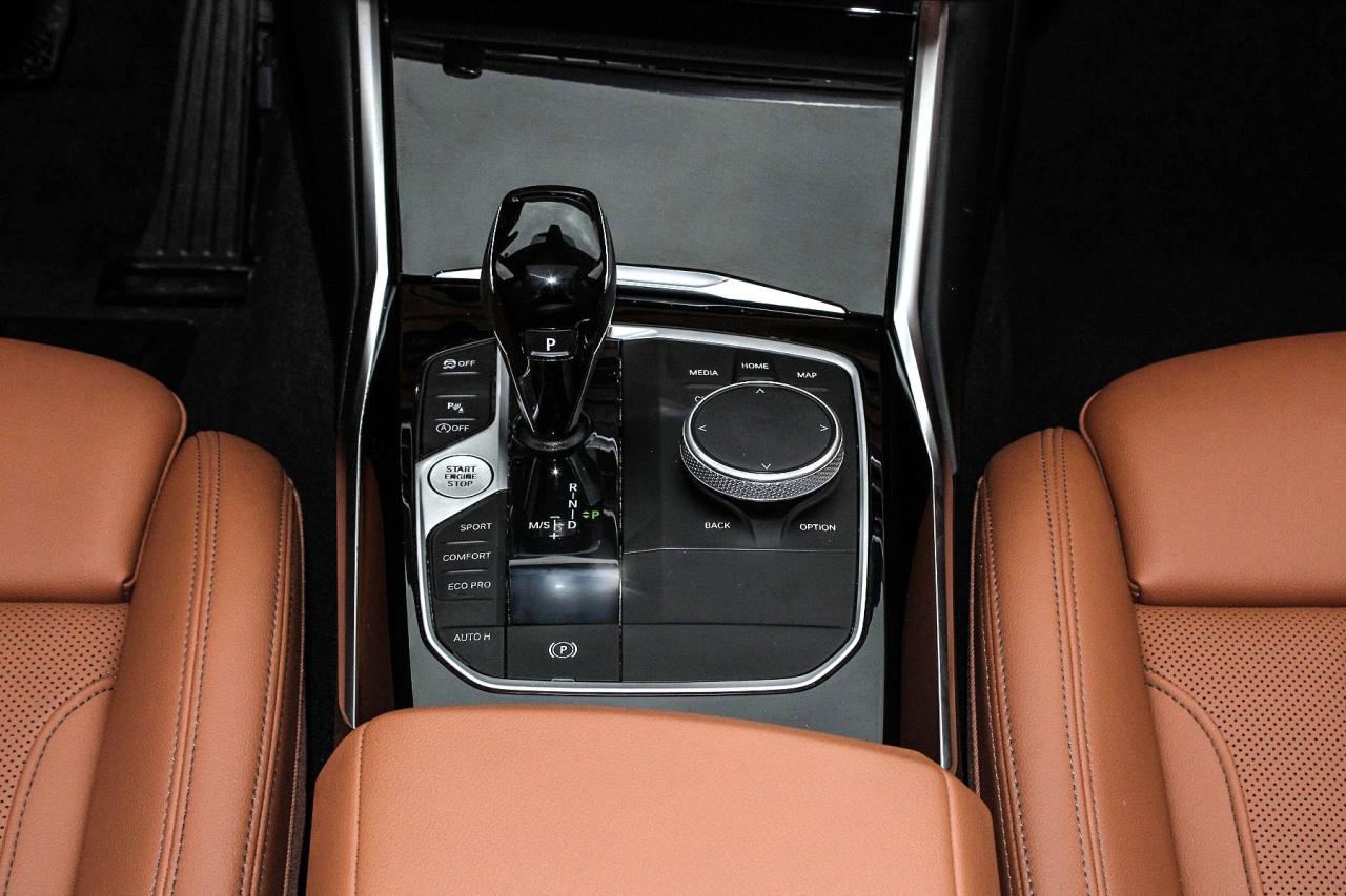 2022 BMW 3 Series 330i xDrive  BkpCam HtdSeats Gps Photo