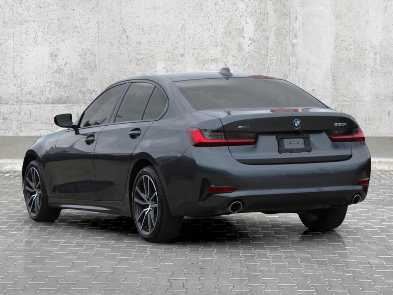 2022 BMW 3 Series 330i xDrive  BkpCam HtdSeats Gps Photo