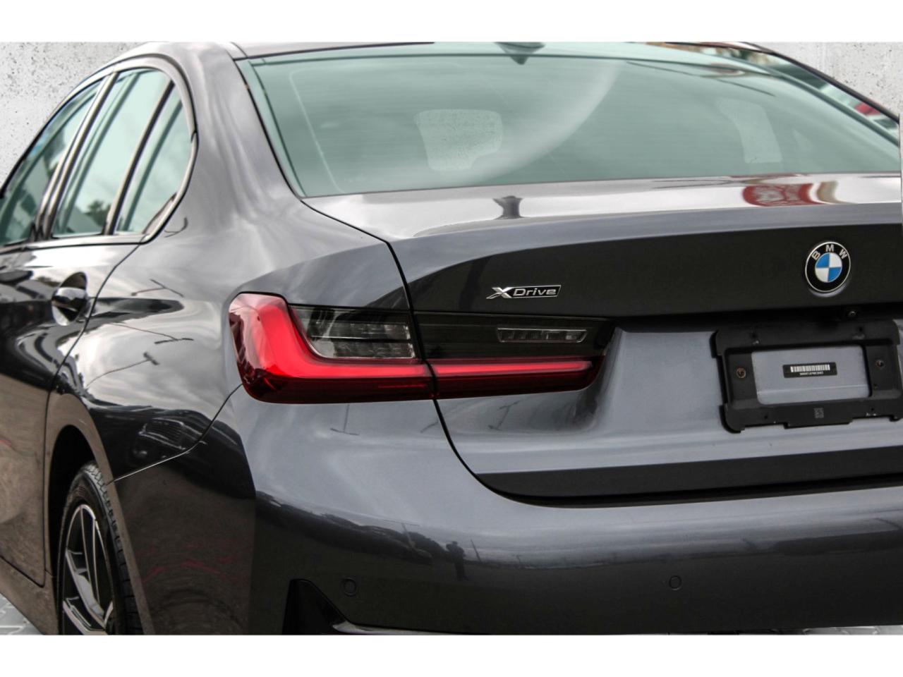 2022 BMW 3 Series 330i xDrive  BkpCam HtdSeats Gps Photo