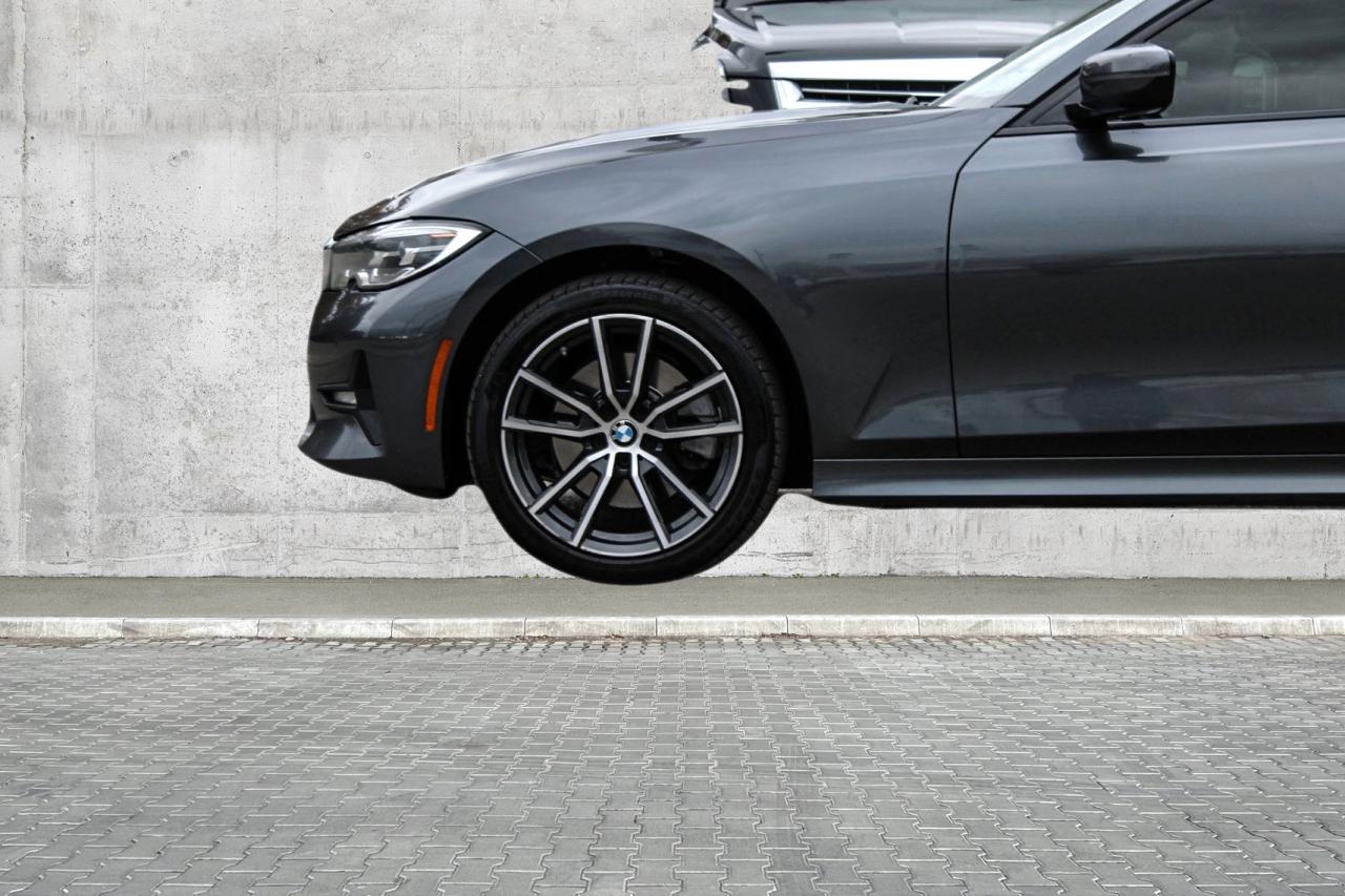 2022 BMW 3 Series 330i xDrive  BkpCam HtdSeats Gps Photo