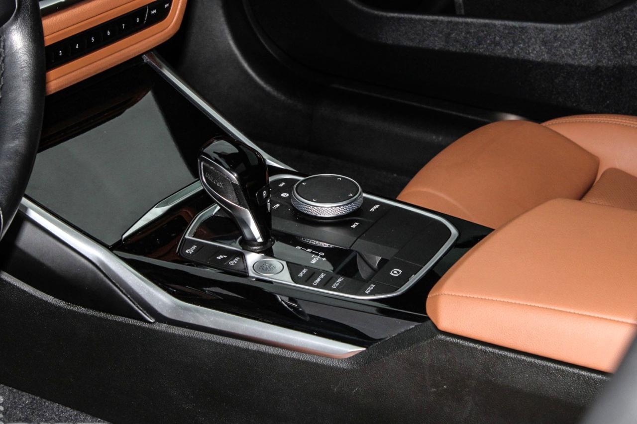 2022 BMW 3 Series 330i xDrive  BkpCam HtdSeats Gps Photo