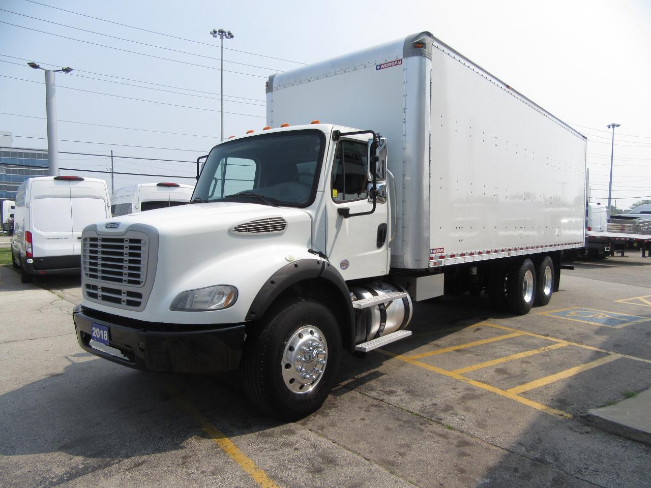 2018 Freightliner M2 - 112 28 FT TANDEM AXLE HIGH & WIDE BOX / RAILGATE LIFT Photo
