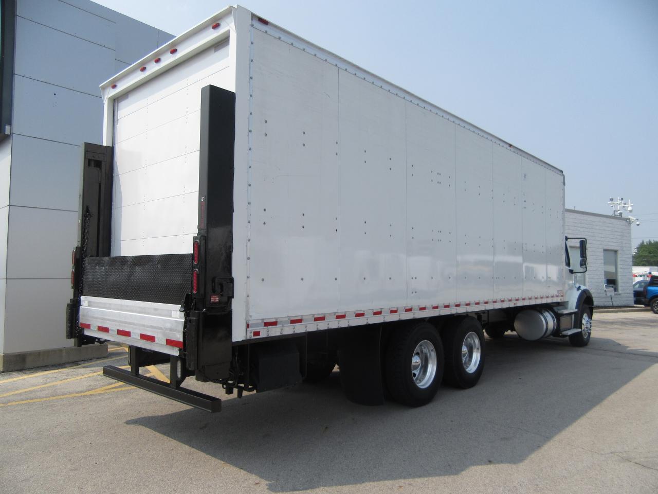 2018 Freightliner M2 - 112 28 FT TANDEM AXLE HIGH & WIDE BOX / RAILGATE LIFT Photo