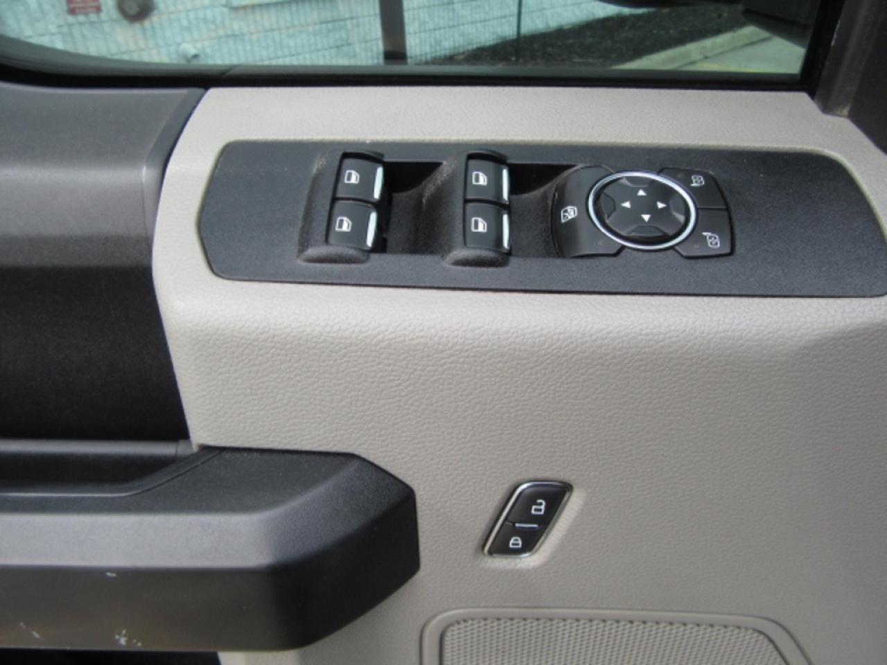 2020 Ford F-350 CREW CAB 4X4 HI-RAIL PACKAGE 8FT BOX Photo