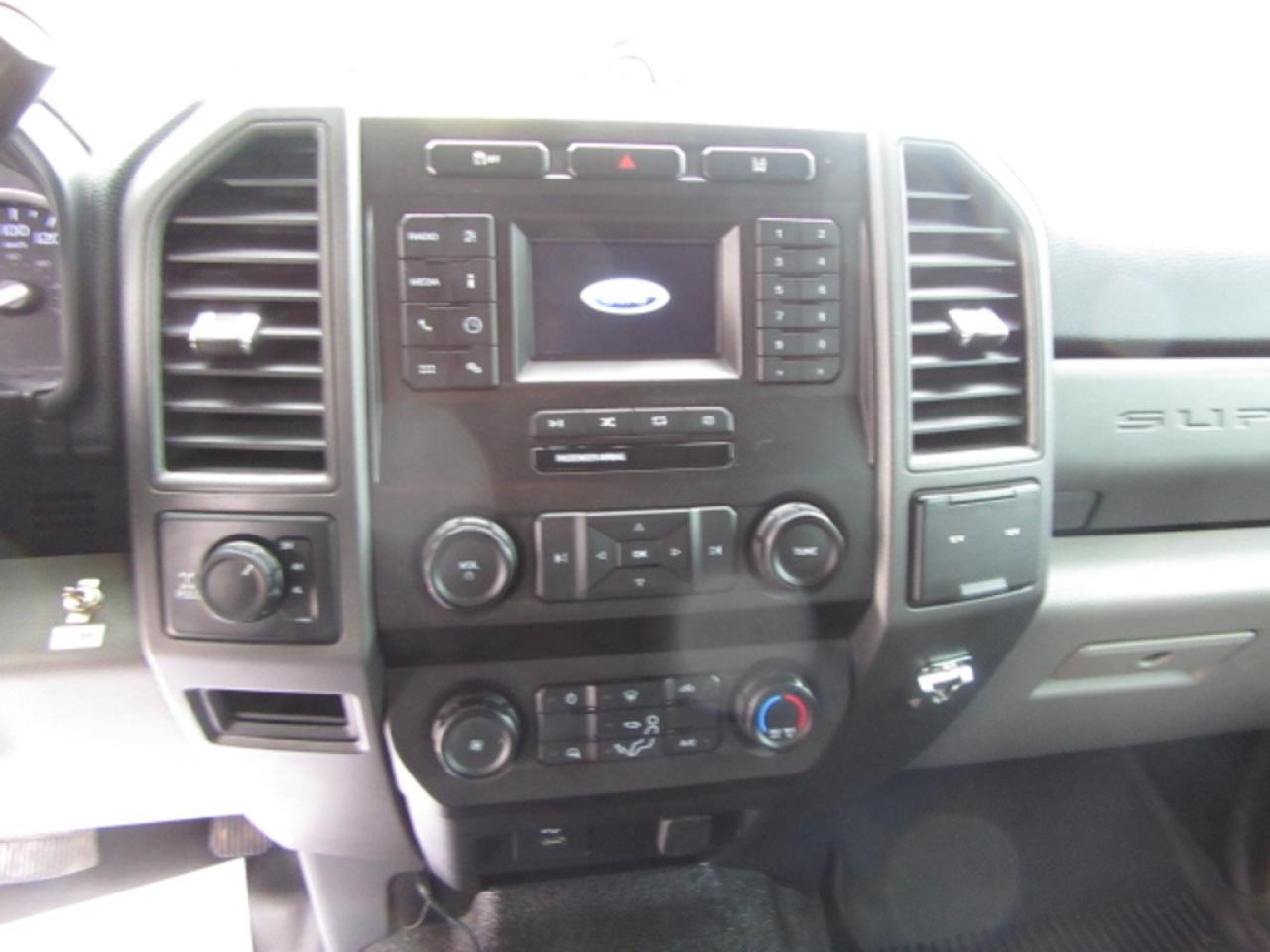 2020 Ford F-350 CREW CAB 4X4 HI-RAIL PACKAGE 8FT BOX Photo