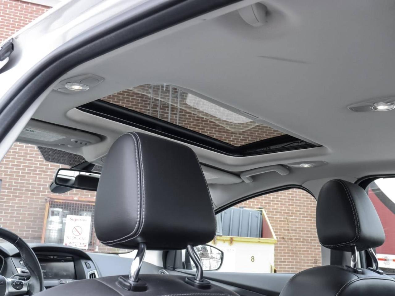 2012 Ford Focus HB Titanium Photo