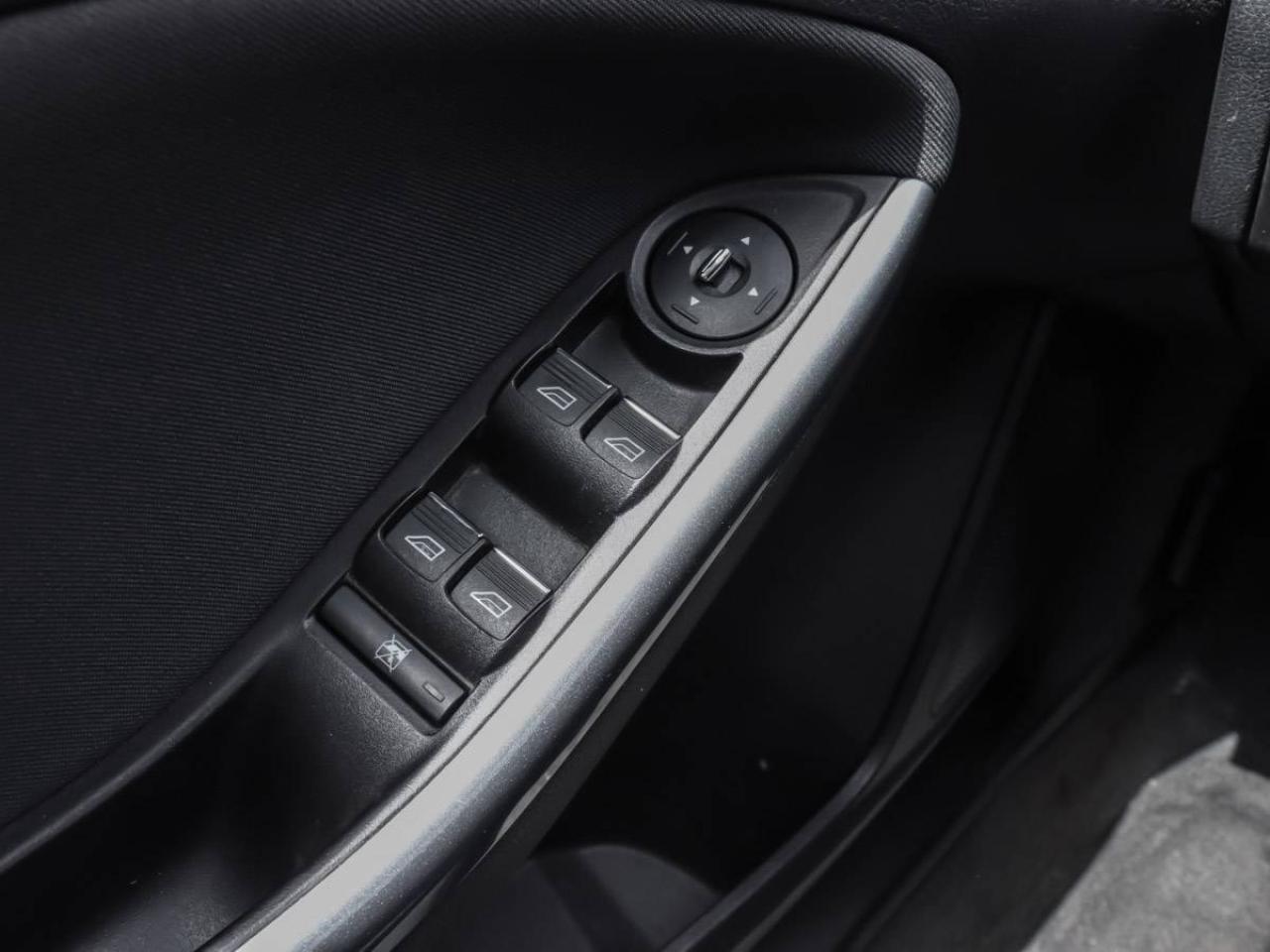 2012 Ford Focus HB Titanium Photo