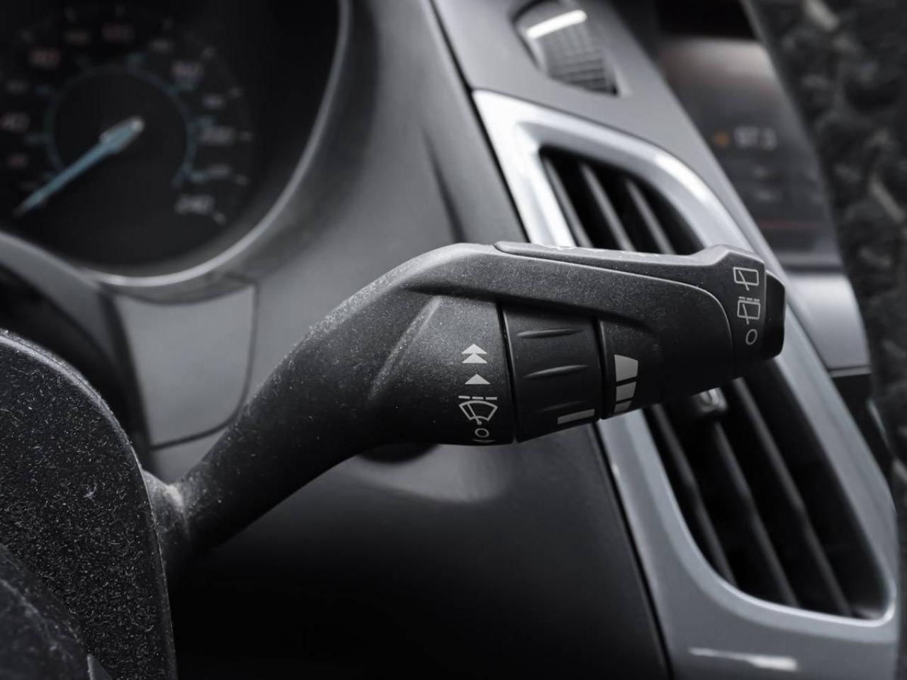 2012 Ford Focus HB Titanium Photo