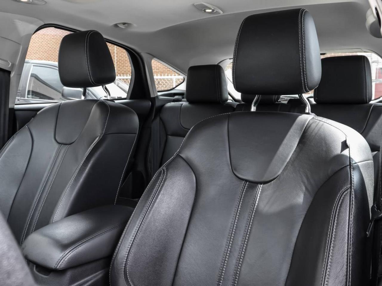 2012 Ford Focus HB Titanium Photo